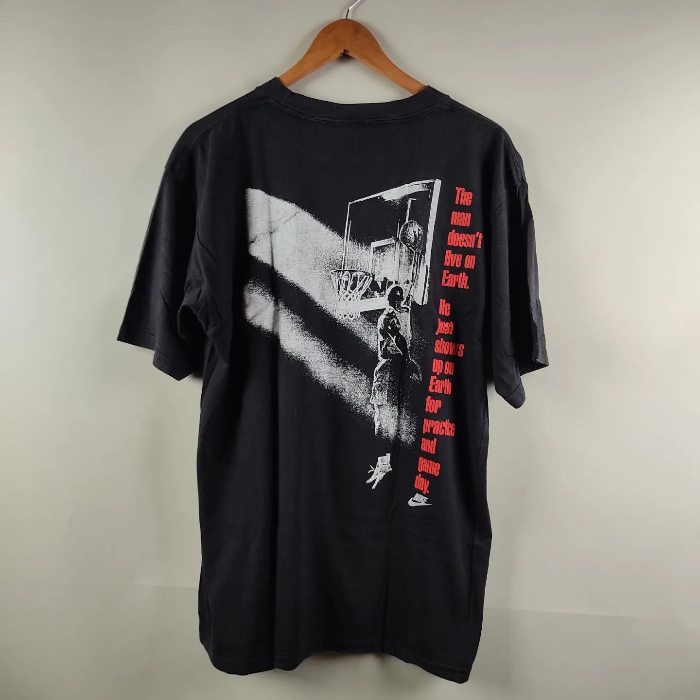 NBA × Nike × Vintage 90's Nike air Jordan The man doesn't live on earth Size US XL / EU 56 / 4 - 1 Thumbnail