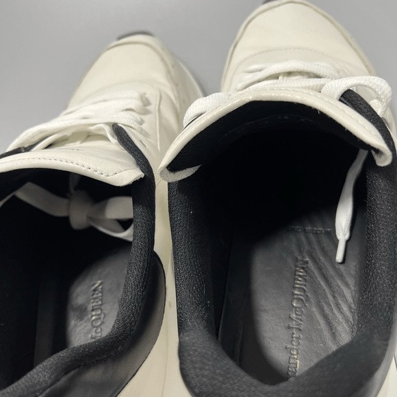Alexander McQueen Alexander McQueen Logo Cut-Out Sprint Sneakers White Men’s E Size US 13 / EU 46 - 4 Thumbnail