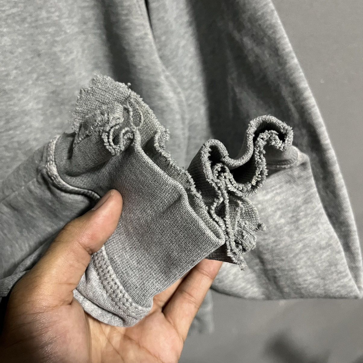 Nike Vintage Nike Small Logo Distressed Grey Hoodie Size US L / EU 52-54 / 3 - 6 Thumbnail