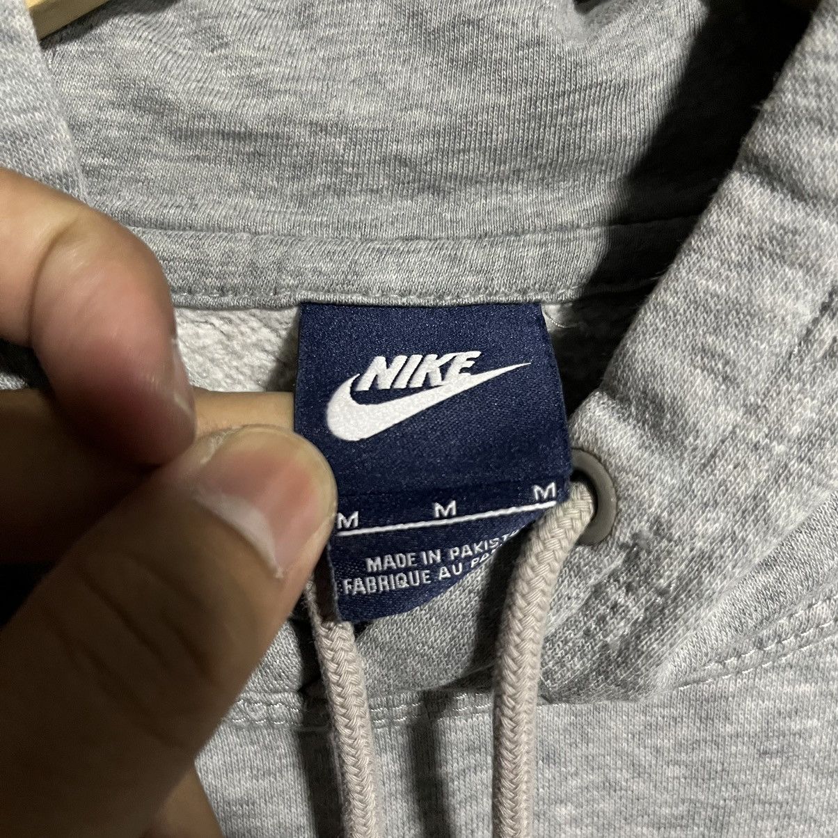 Nike Vintage Nike Small Logo Distressed Grey Hoodie Size US L / EU 52-54 / 3 - 4 Thumbnail