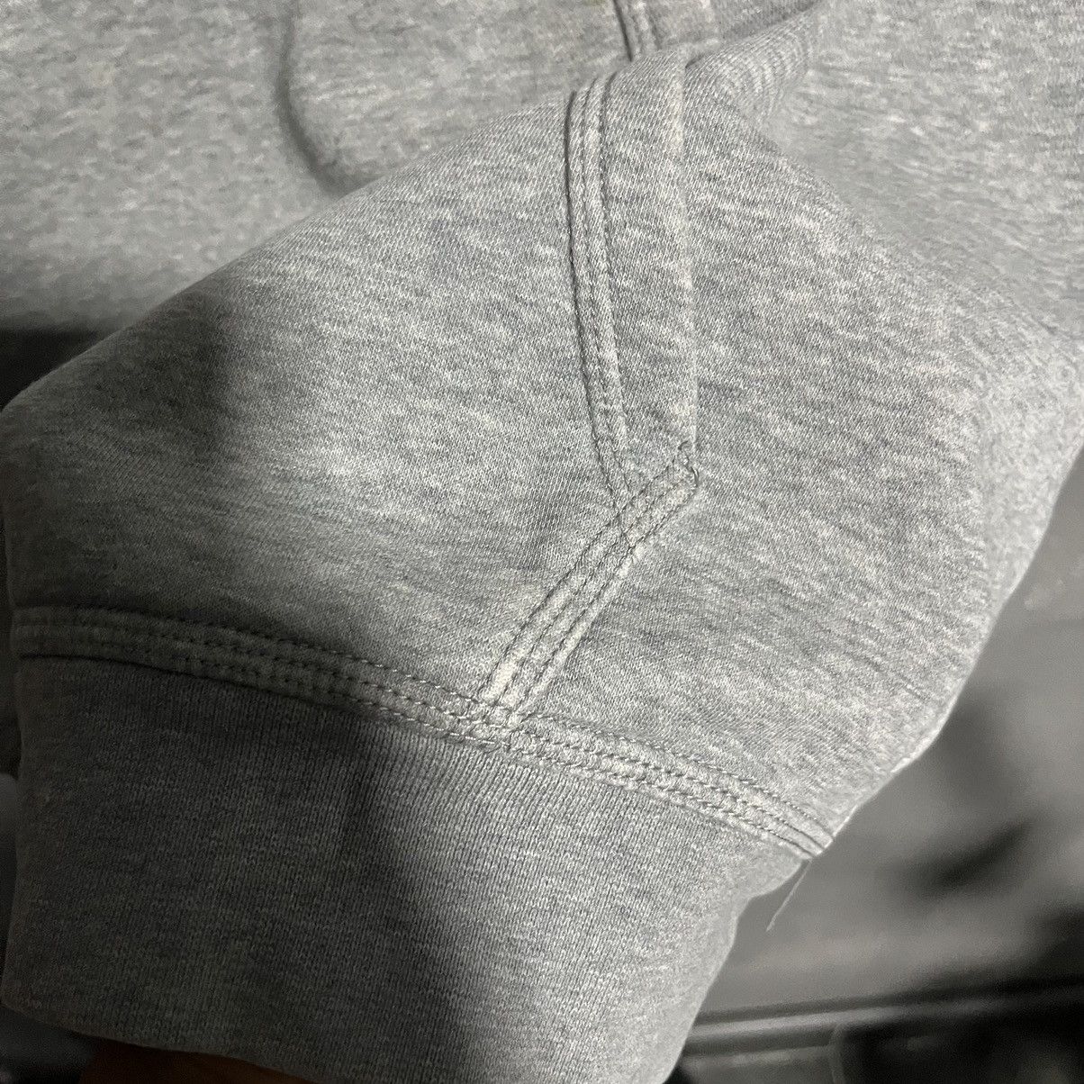 Nike Vintage Nike Small Logo Distressed Grey Hoodie Size US L / EU 52-54 / 3 - 5 Thumbnail