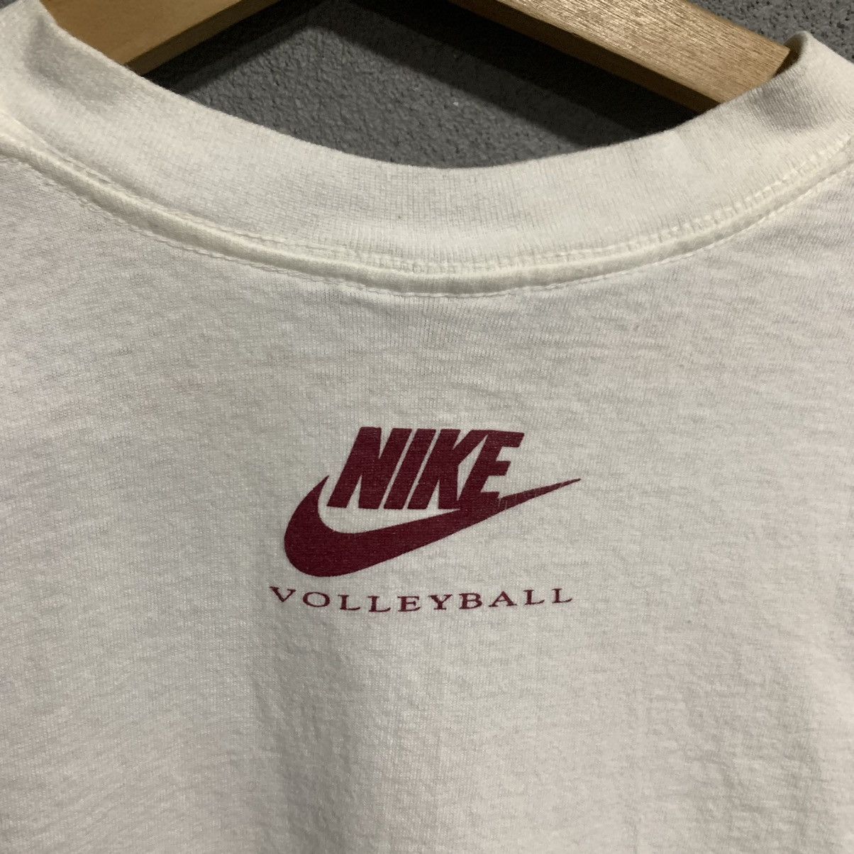 Nike Vintage Nike USC Volleyball Campus White T-shirt Size US L / EU 52-54 / 3 - 4 Thumbnail