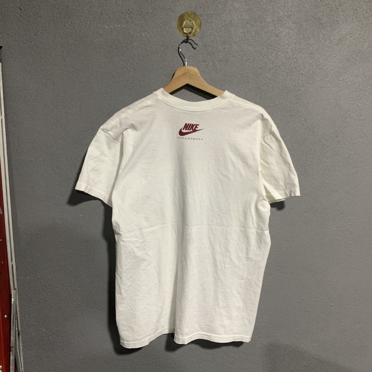 Nike Vintage Nike USC Volleyball Campus White T-shirt Size US L / EU 52-54 / 3 - 3 Thumbnail