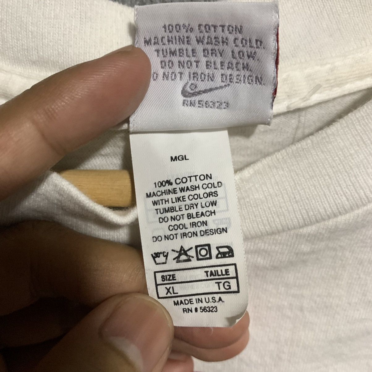Nike Vintage Nike USC Volleyball Campus White T-shirt Size US L / EU 52-54 / 3 - 6 Thumbnail