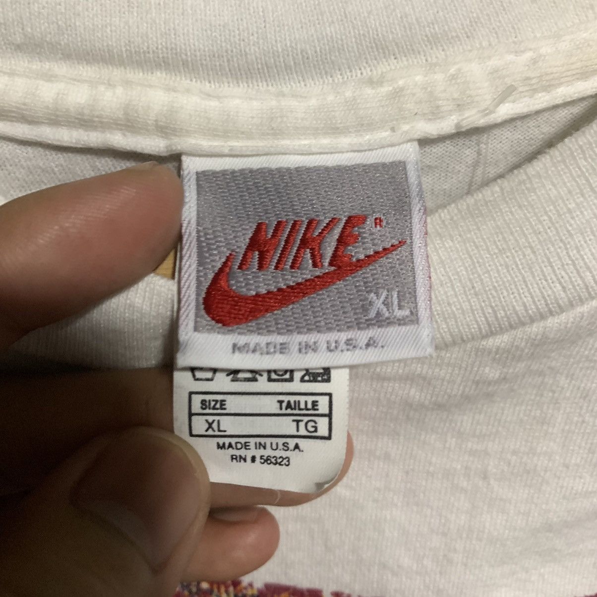 Nike Vintage Nike USC Volleyball Campus White T-shirt Size US L / EU 52-54 / 3 - 5 Thumbnail