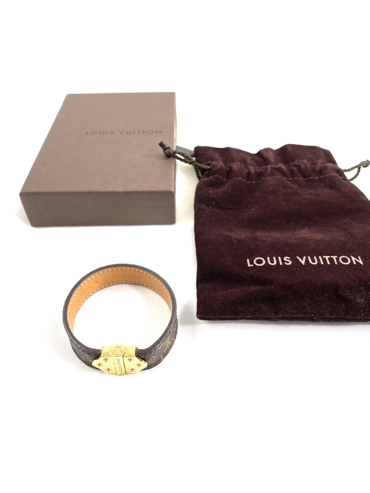 Louis Vuitton LOUIS VUITTON Brasle Spirit Bangle M6689 Monogram M6689 Size ONE SIZE - 1 Thumbnail
