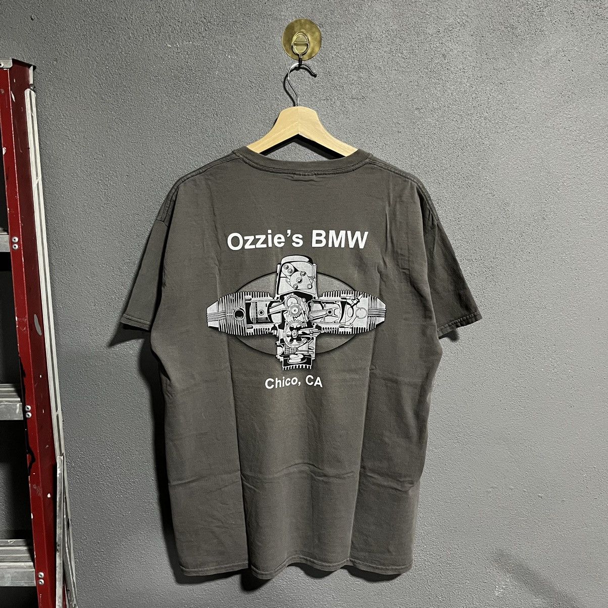 BMW Vintage Ozzie’s BMW Engine Chico California T-shirt Size US L / EU 52-54 / 3 - 1 Thumbnail