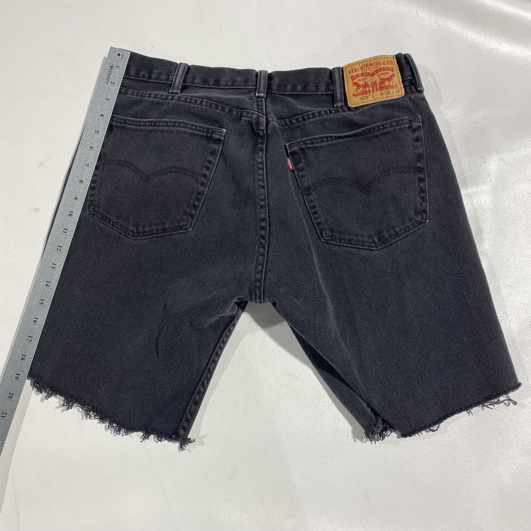 Japanese Brand vintage Black Levi's Shorts jorts cargo carpenter baggy Size US 36 / EU 52 - 4 Thumbnail