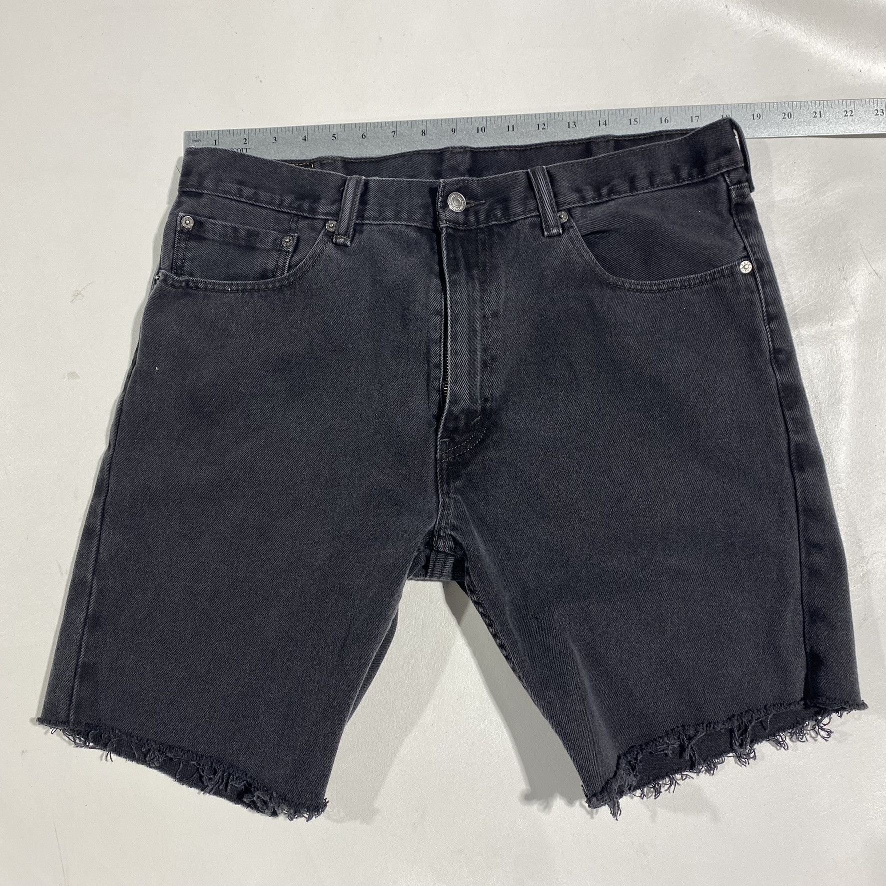 Japanese Brand vintage Black Levi's Shorts jorts cargo carpenter baggy Size US 36 / EU 52 - 2 Thumbnail