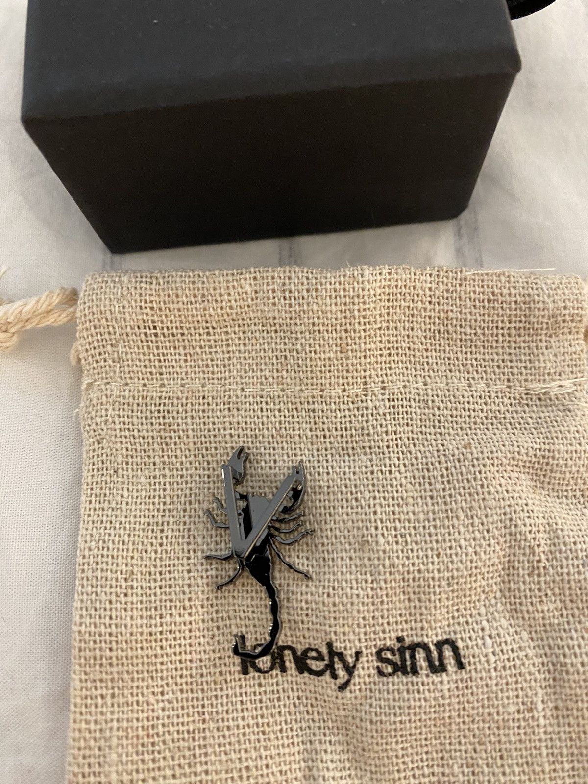 Other Lonely Sinn Scorpion Shoe Pendant NWT Size ONE SIZE - 3 Thumbnail