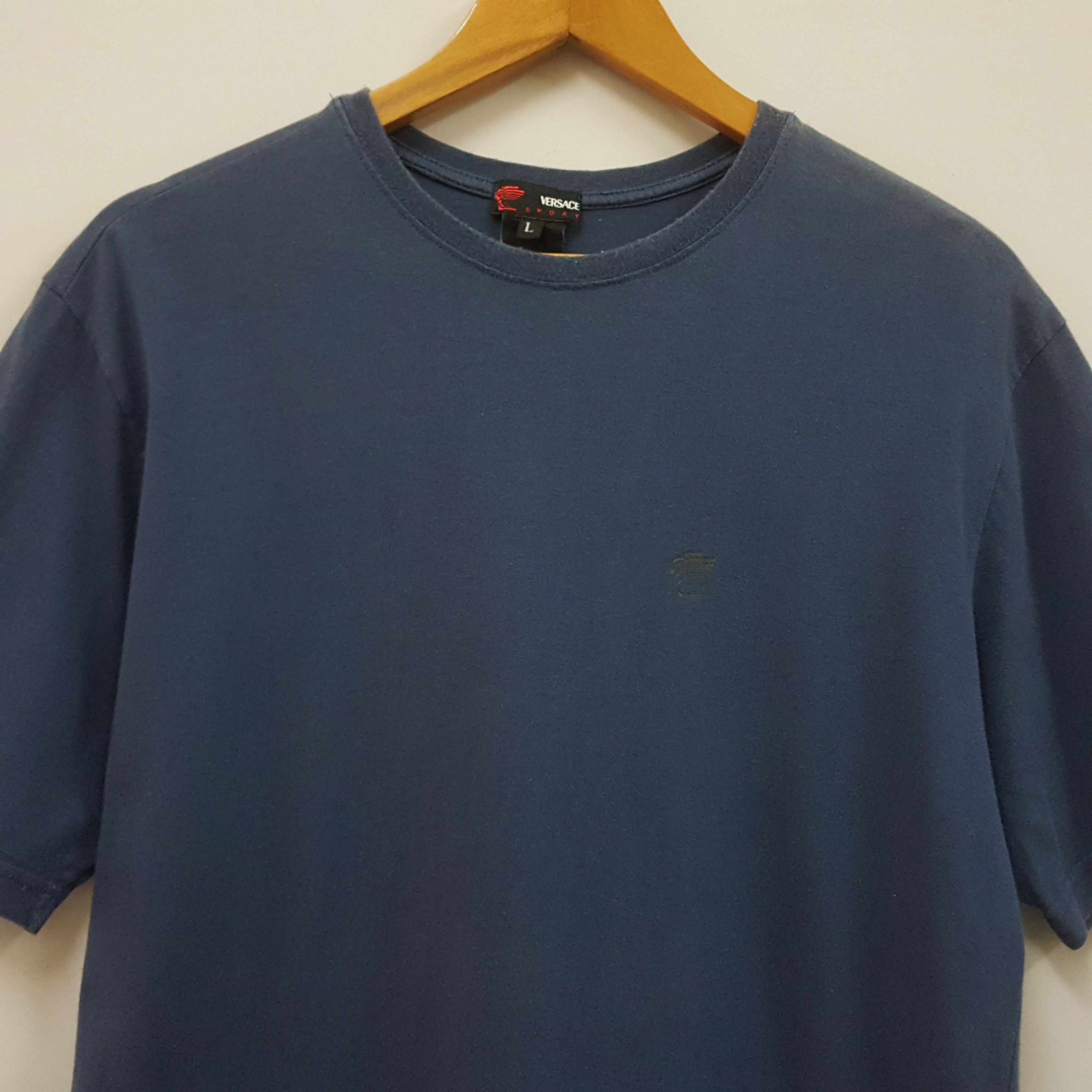 Versace × Versace Jeans Couture × Vintage Vintage Versace Sports small logo design t-shirt Size US L / EU 52-54 / 3 - 3 Thumbnail