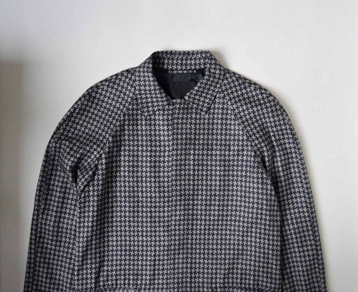 Prada S/S 09 Gray Silk Houndstooth Mac Jacket Size US M / EU 48-50 / 2 - 2 Thumbnail