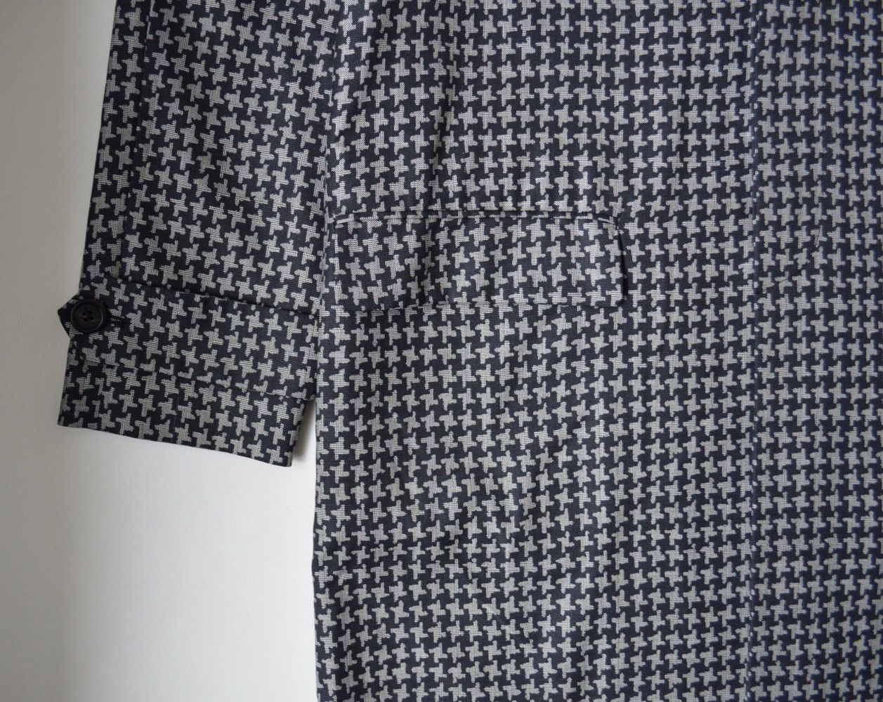 Prada S/S 09 Gray Silk Houndstooth Mac Jacket Size US M / EU 48-50 / 2 - 6 Thumbnail