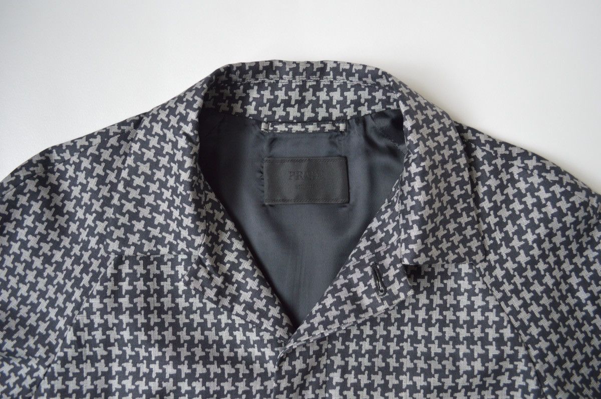 Prada S/S 09 Gray Silk Houndstooth Mac Jacket Size US M / EU 48-50 / 2 - 3 Thumbnail