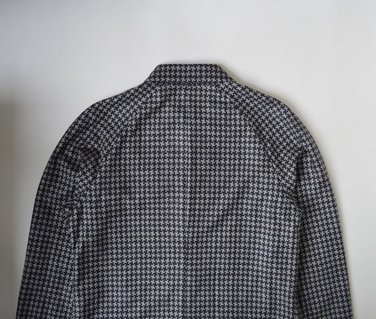 Prada S/S 09 Gray Silk Houndstooth Mac Jacket Size US M / EU 48-50 / 2 - 11 Thumbnail