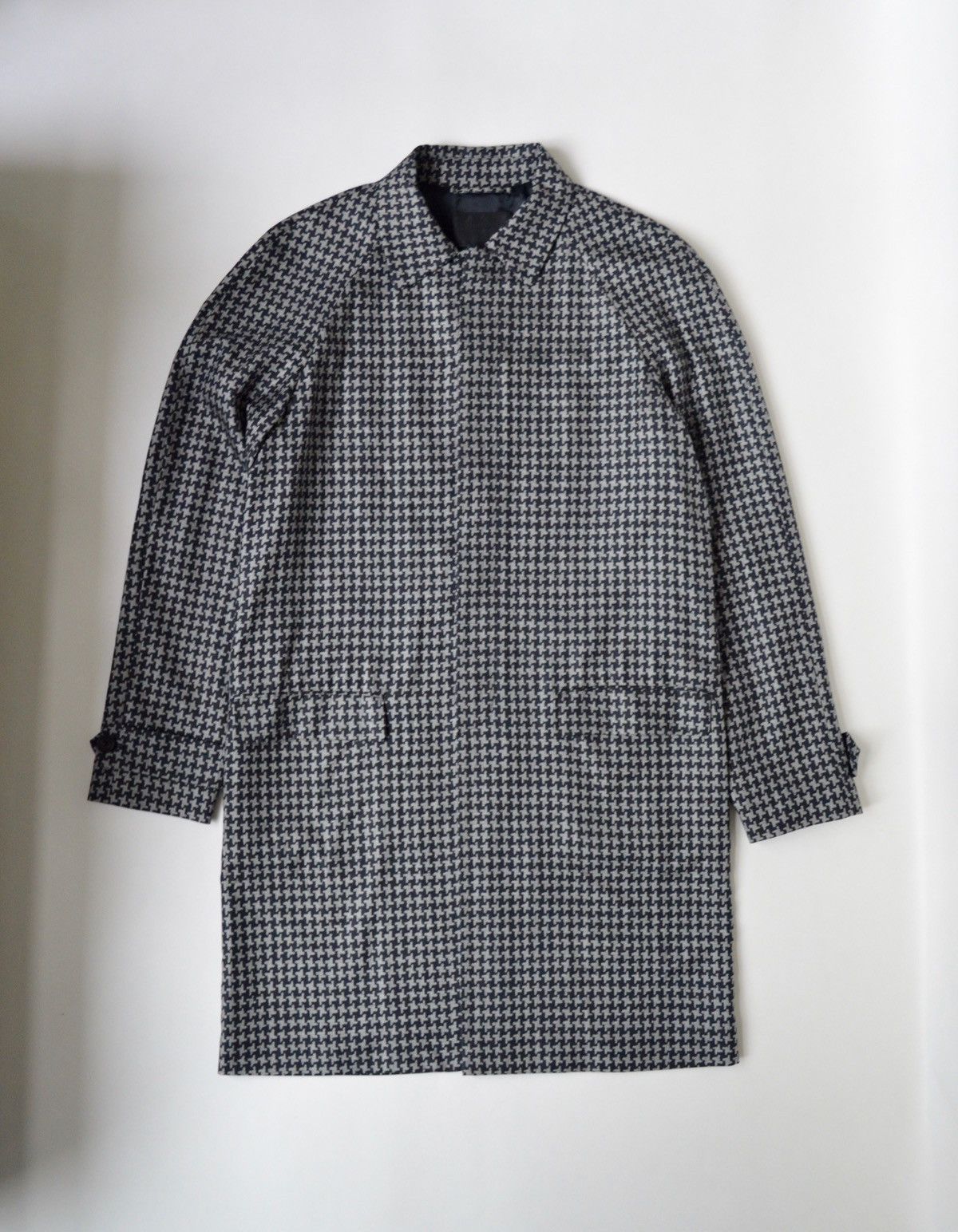 Prada S/S 09 Gray Silk Houndstooth Mac Jacket Size US M / EU 48-50 / 2 - 1 Thumbnail