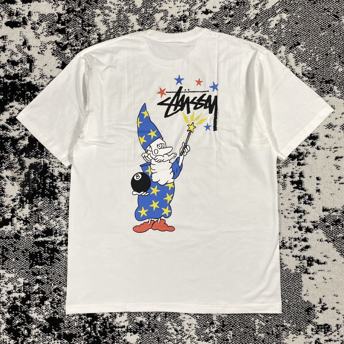 shop for and buy STUSSY WIZARD TEE WHITE - LARGE | www.fcbsudan.com