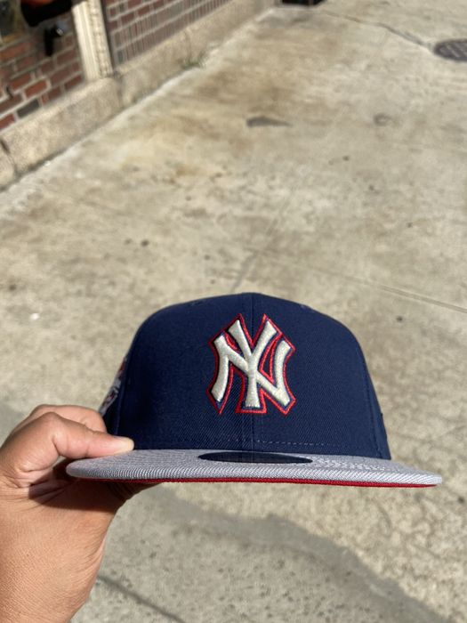 New Era New York Yankees Red Fitted Hat Statue Of Liberty Size 7 3/4 Gray UV