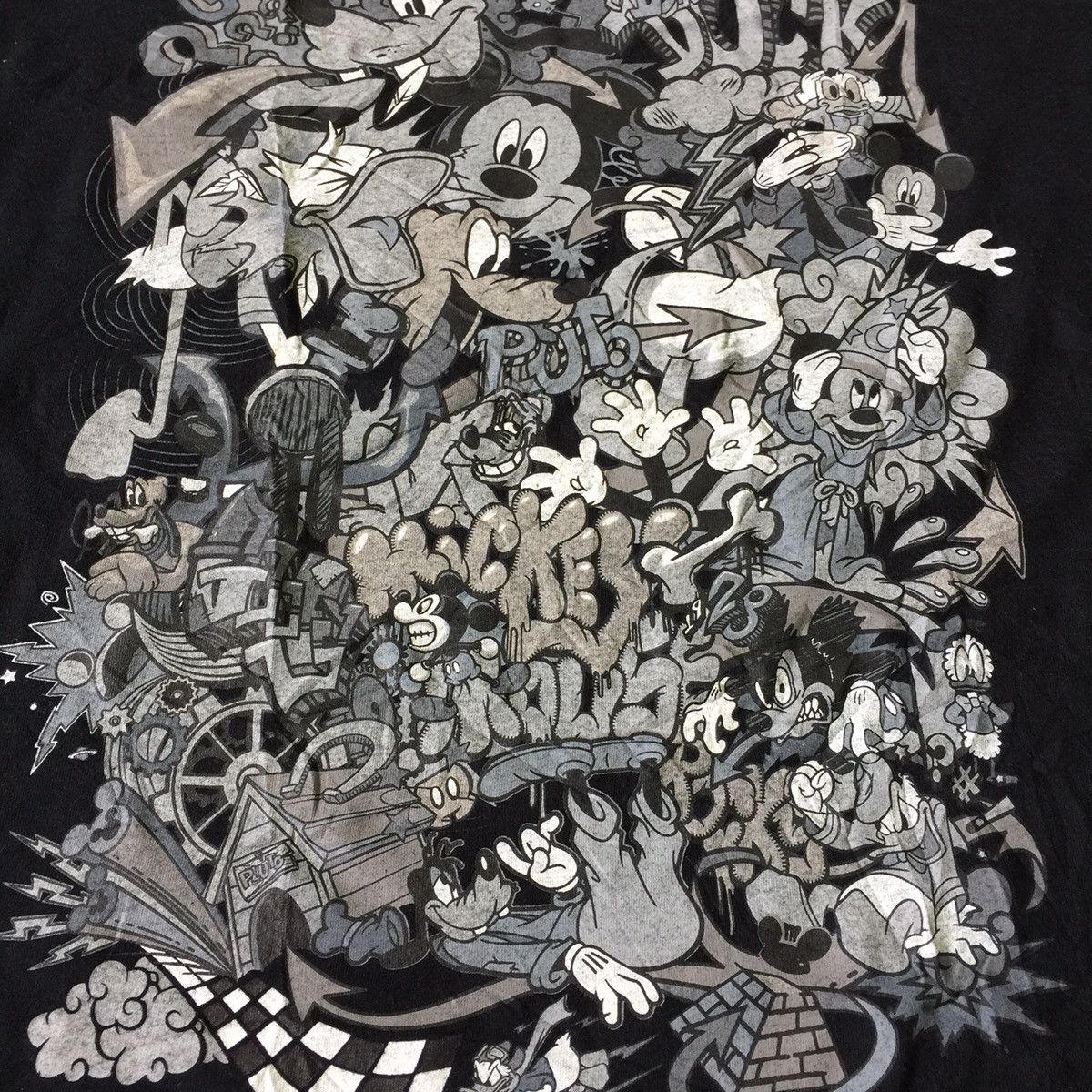 Cartoon Network Cartoon Mickey Mouse And Friend Tokyo Disney Resort Tshirt Size US M / EU 48-50 / 2 - 8 Thumbnail