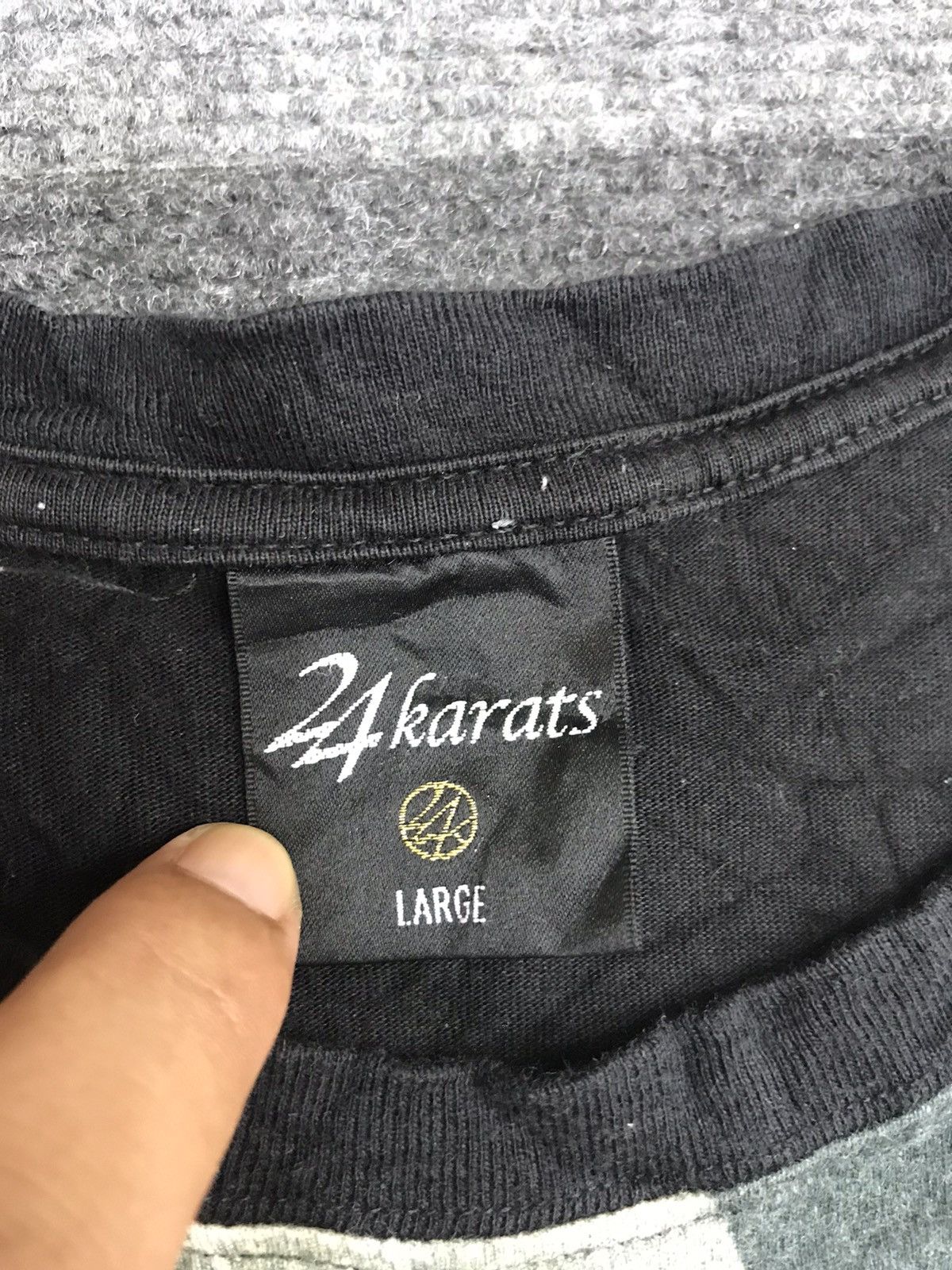 Japanese Brand 24 KARATS Japan Streetwear All Over Spell Out Print Shirt Size US L / EU 52-54 / 3 - 4 Thumbnail