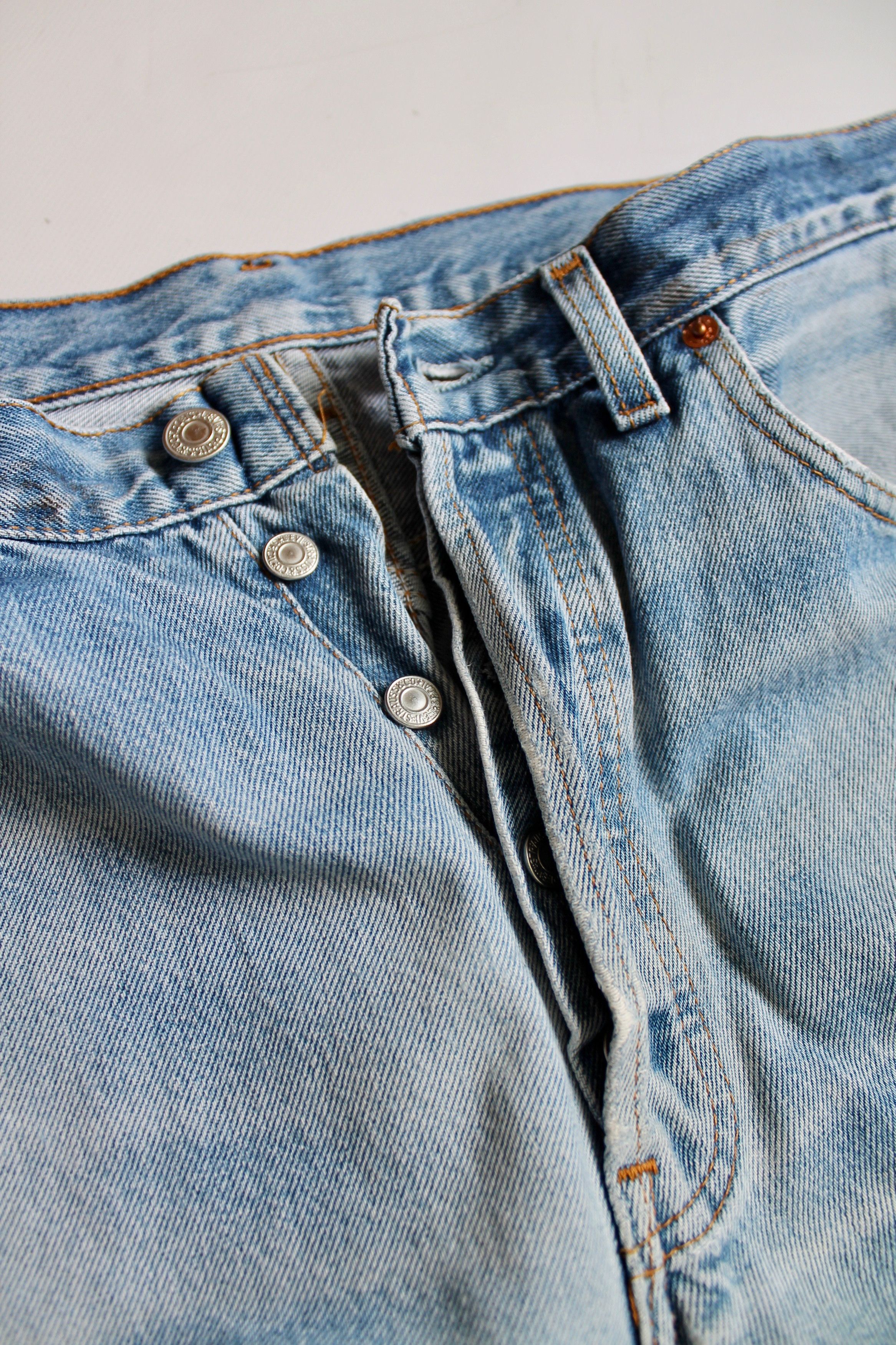 Levi's Vintage Clothing Levi's 501 Denim Pants Faded Washed Blue made in UK Size US 32 / EU 48 - 10 Thumbnail
