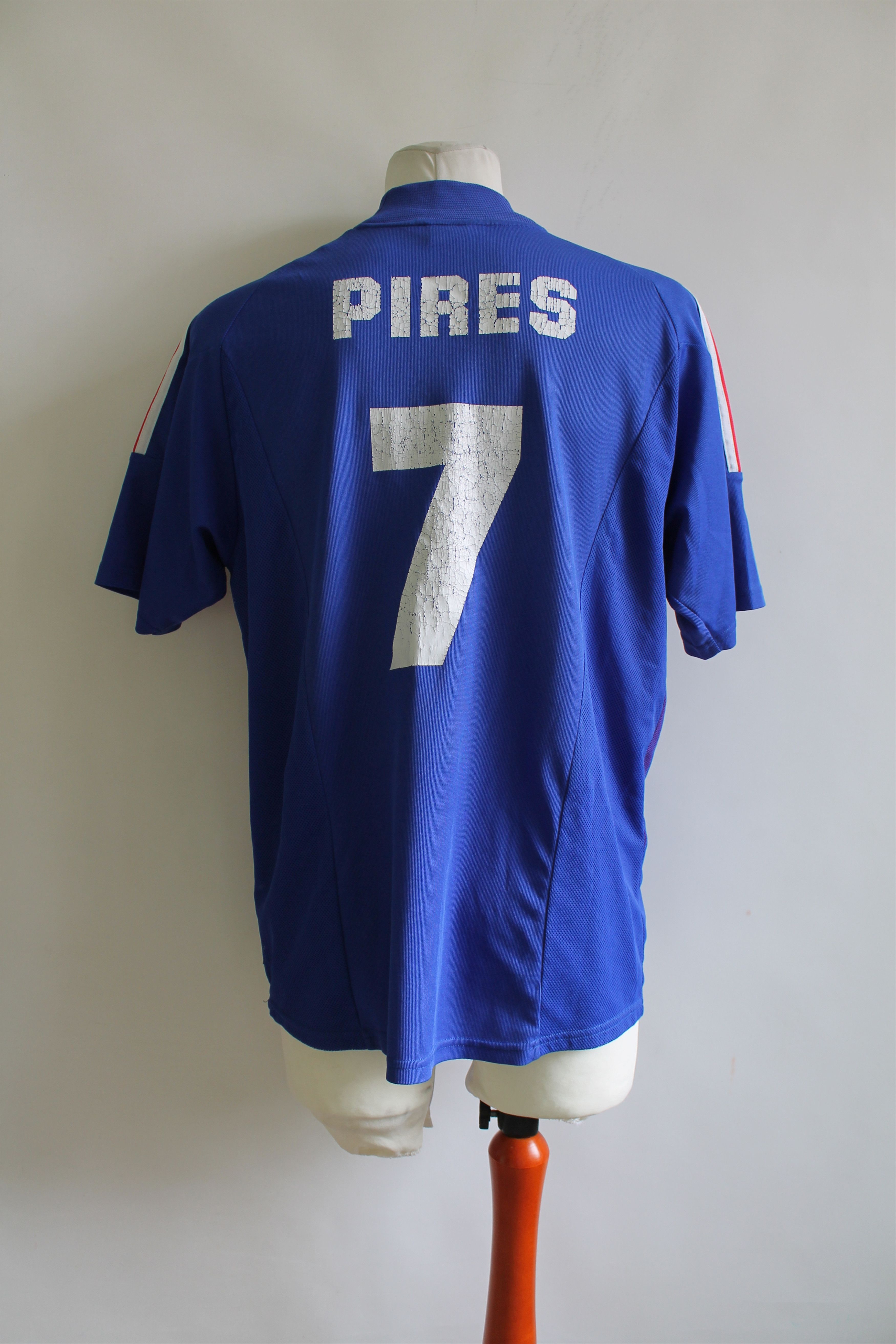 Adidas 2002 / 04 France Home #7 Pires Soccer National Team Jersey Size US L / EU 52-54 / 3 - 13 Thumbnail