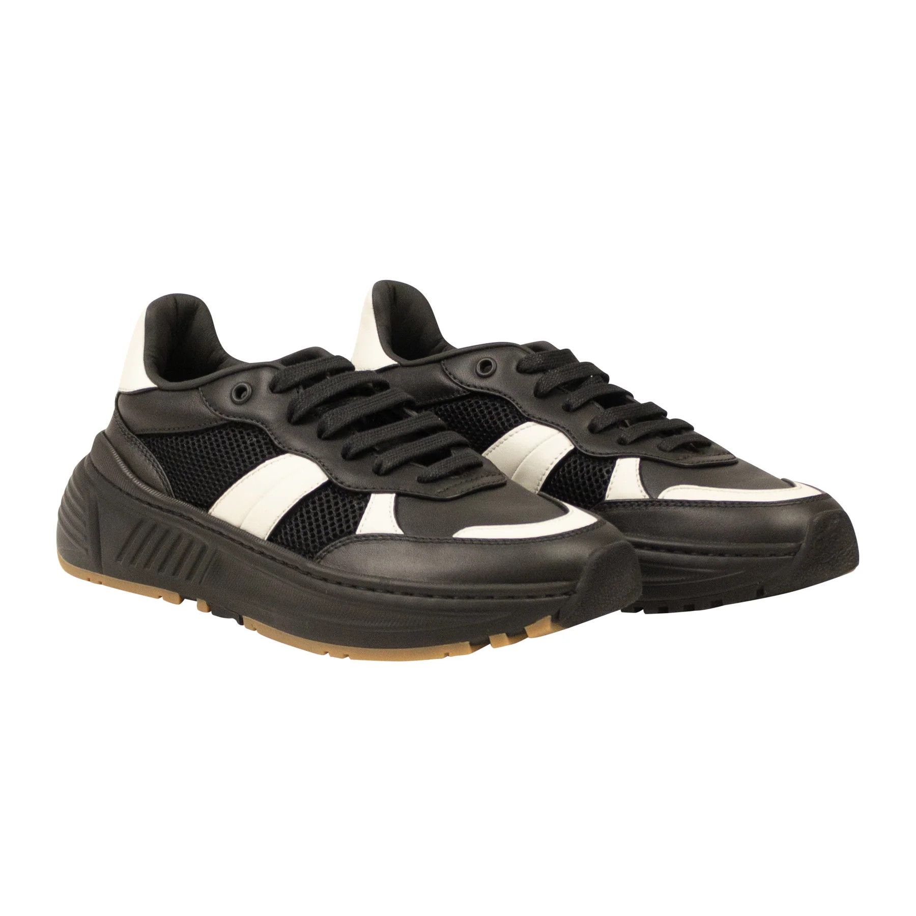 o1b1f11ly0723 Sneakers in Black