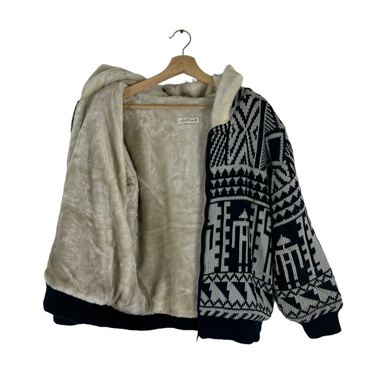 Japanese Brand VINTAGE AZTEC NAVAJO DESIGN FLEECE JACKET JAPAN Size US M / EU 48-50 / 2 - 9 Thumbnail