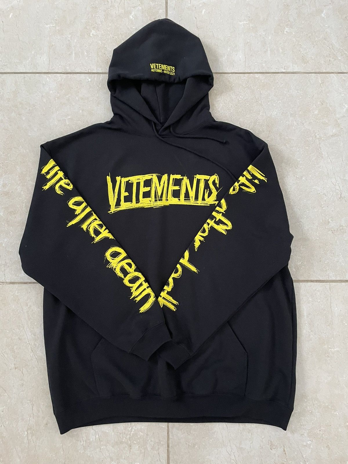 Vetements tour hoodie hotsell