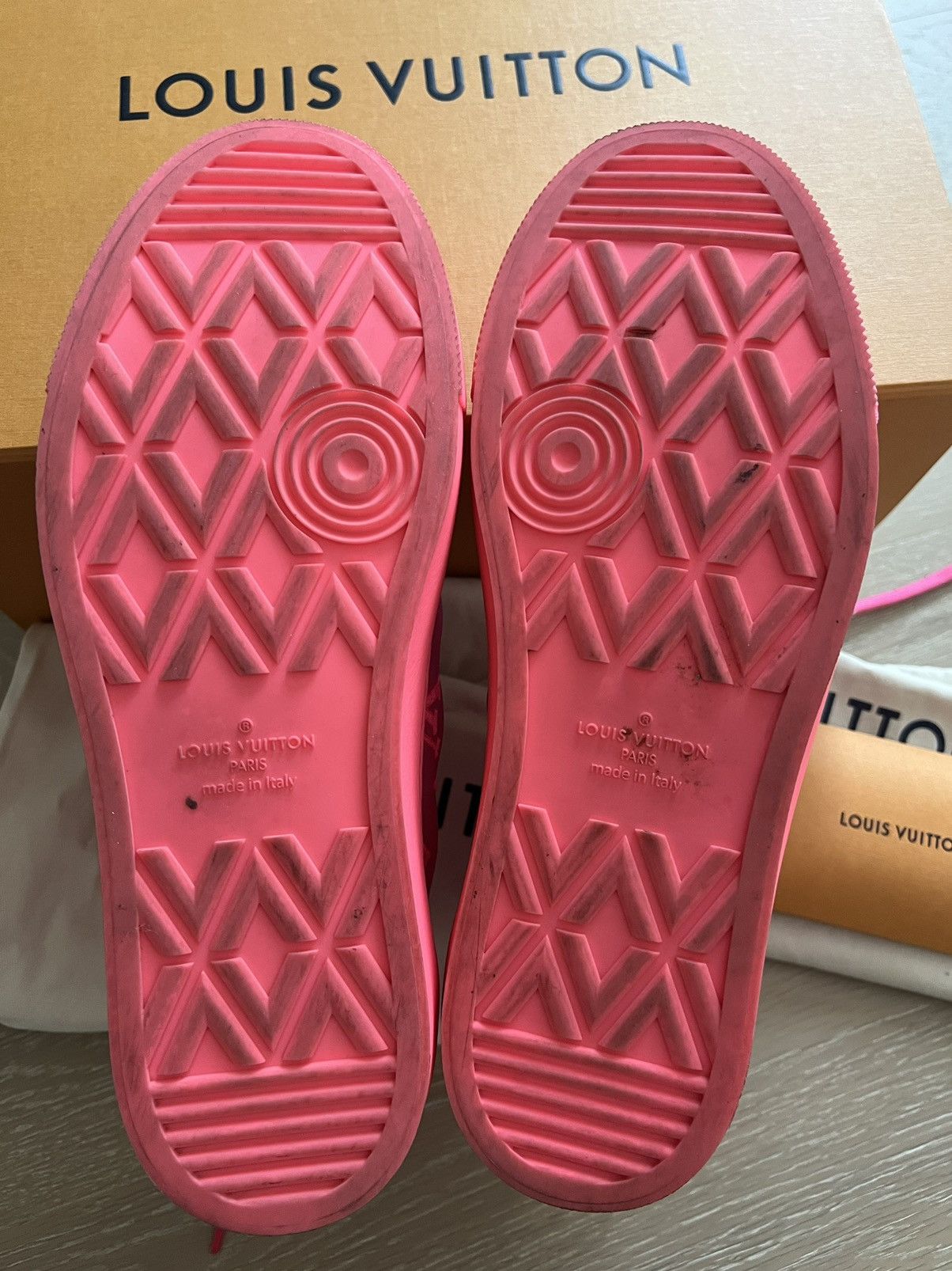 Louis Vuitton Louis Vuitton LV Virgil Abloh Tattoo Sneaker Size US 8 / EU 41 - 10 Thumbnail