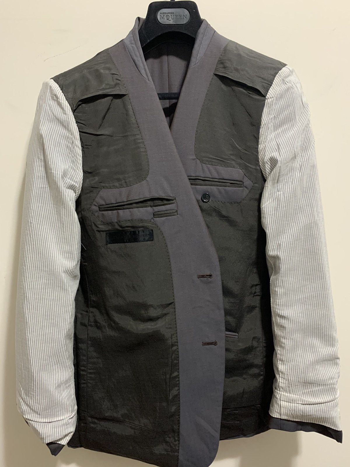 Alexander McQueen Mainline two-tone wool/mohair blazer, IT50, made in Italy Size 40R - 6 Thumbnail