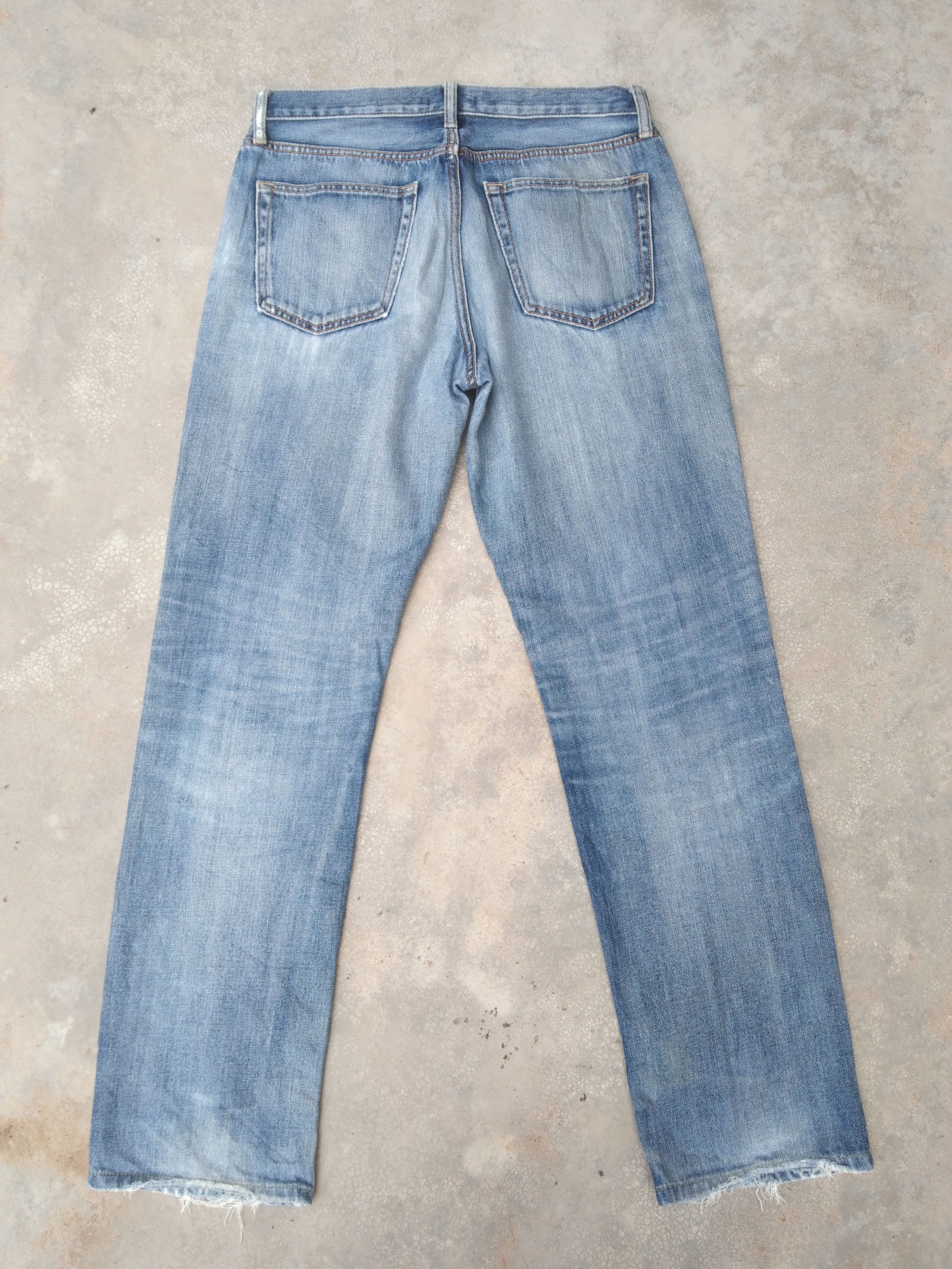 Japanese Brand Vintage Japanese Uniqlo Distressed Jeans 32x32 Size US 32 / EU 48 - 2 Thumbnail