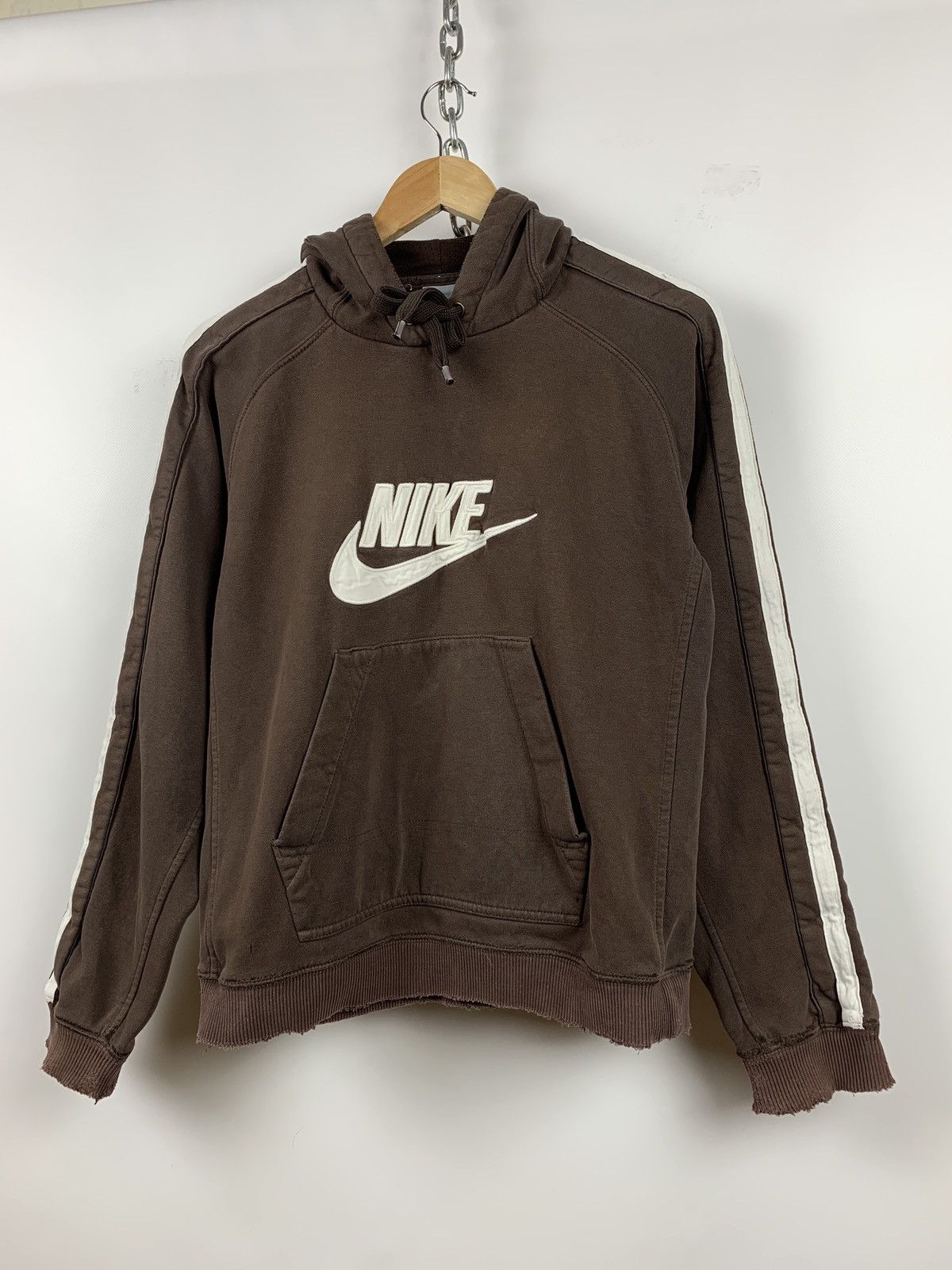 Nike Vintage Nike Big Logo Very Distressed Brown Hoodie Size US S / EU 44-46 / 1 - 3 Thumbnail