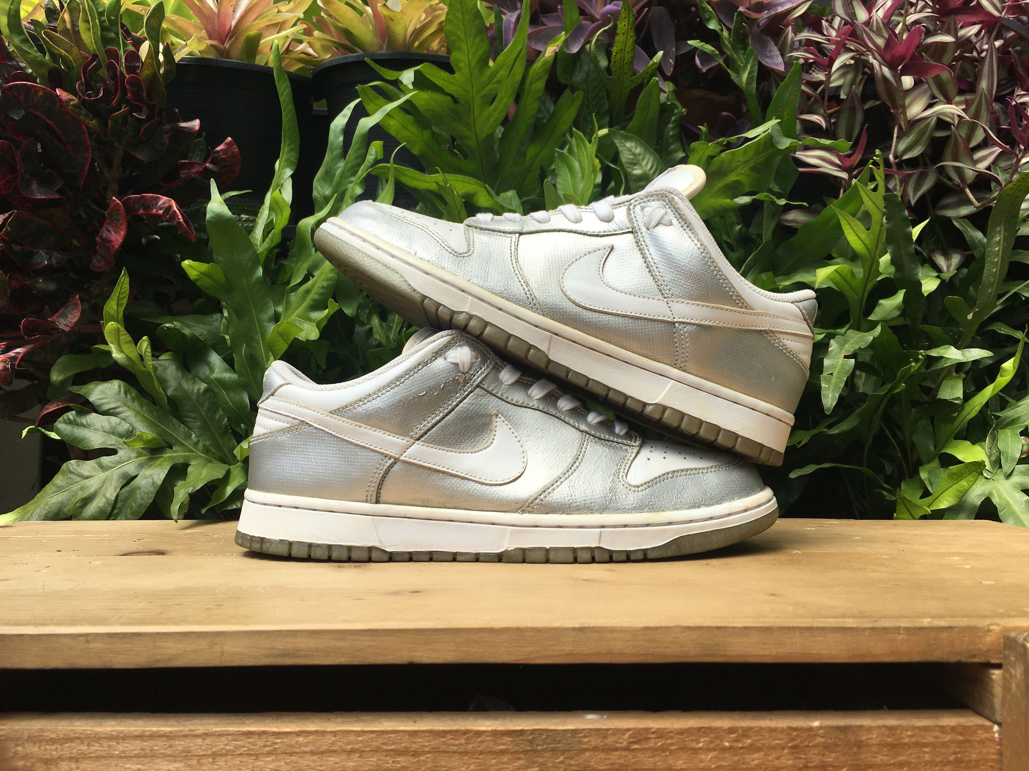 Nike 🔥 Rare Nike Dunk Low Metallic Silver 2006 WMNS Size US 10.5 / IT 40.5 - 3 Thumbnail