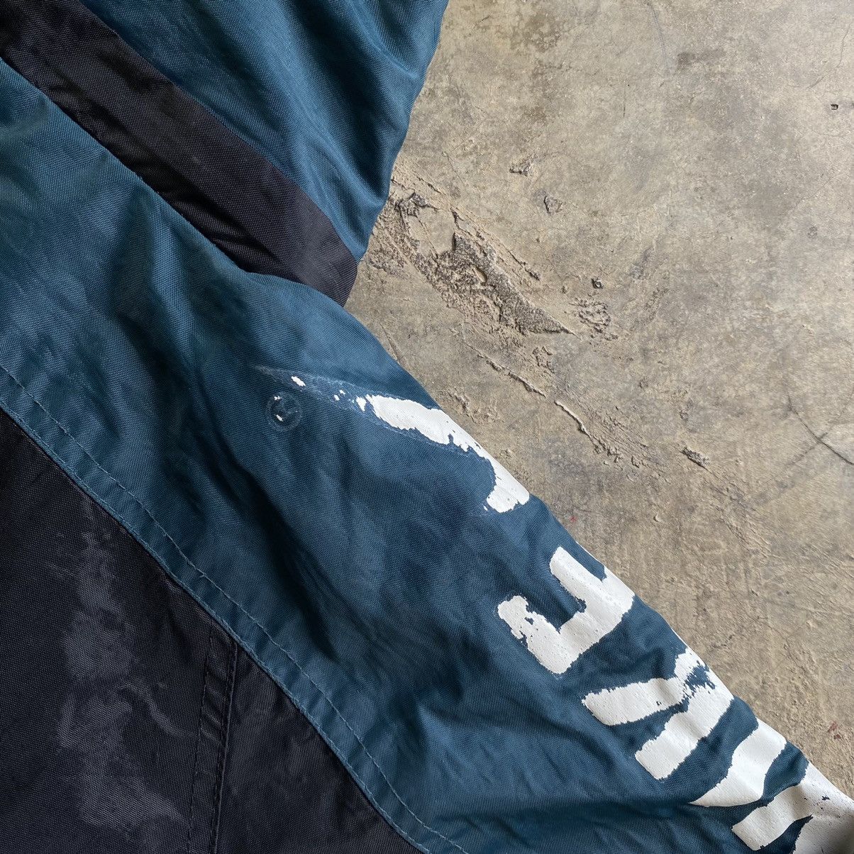 Nike × Vintage Rare Vintage Nike Spell Out Windbreaker Jacket Size US XXL / EU 58 / 5 - 8 Thumbnail