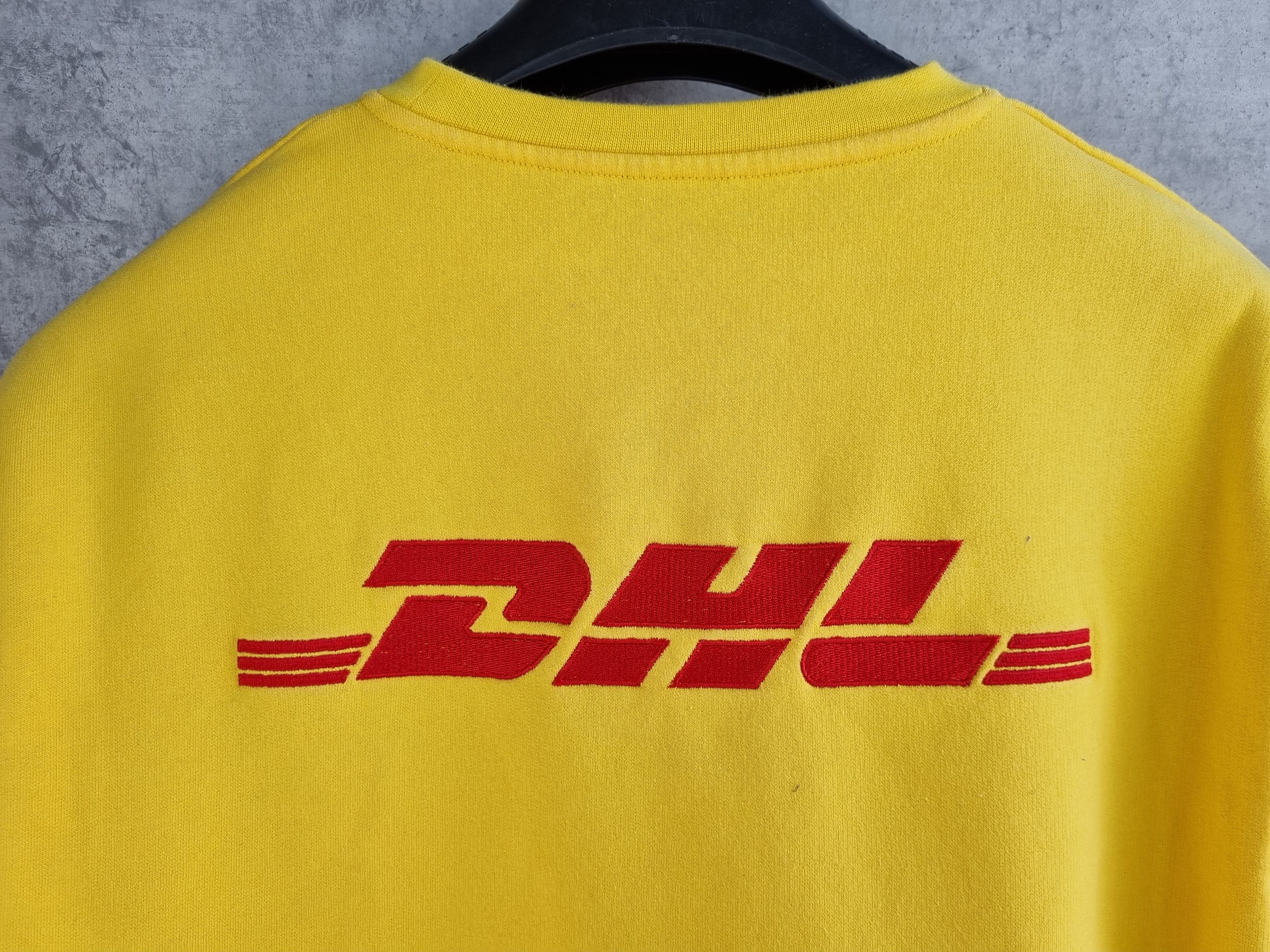 Other 90s DHL Big Logo Vintage Sweatshirt VETEMENTS Style Size US M / EU 48-50 / 2 - 8 Thumbnail