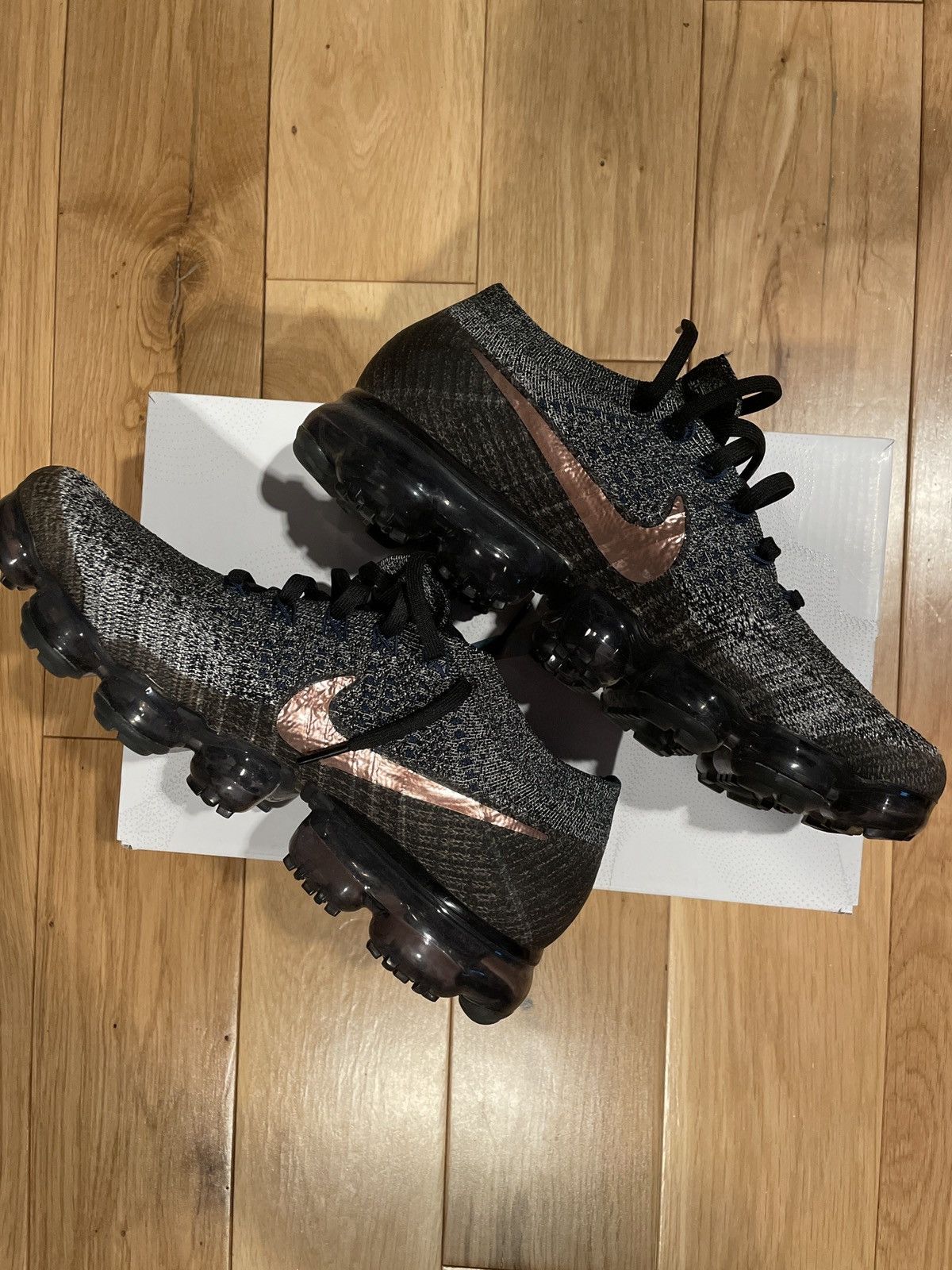 Vintage Nike Air VaporMax Explorer Dark RARE Size US 9 / EU 42 - 3 Thumbnail