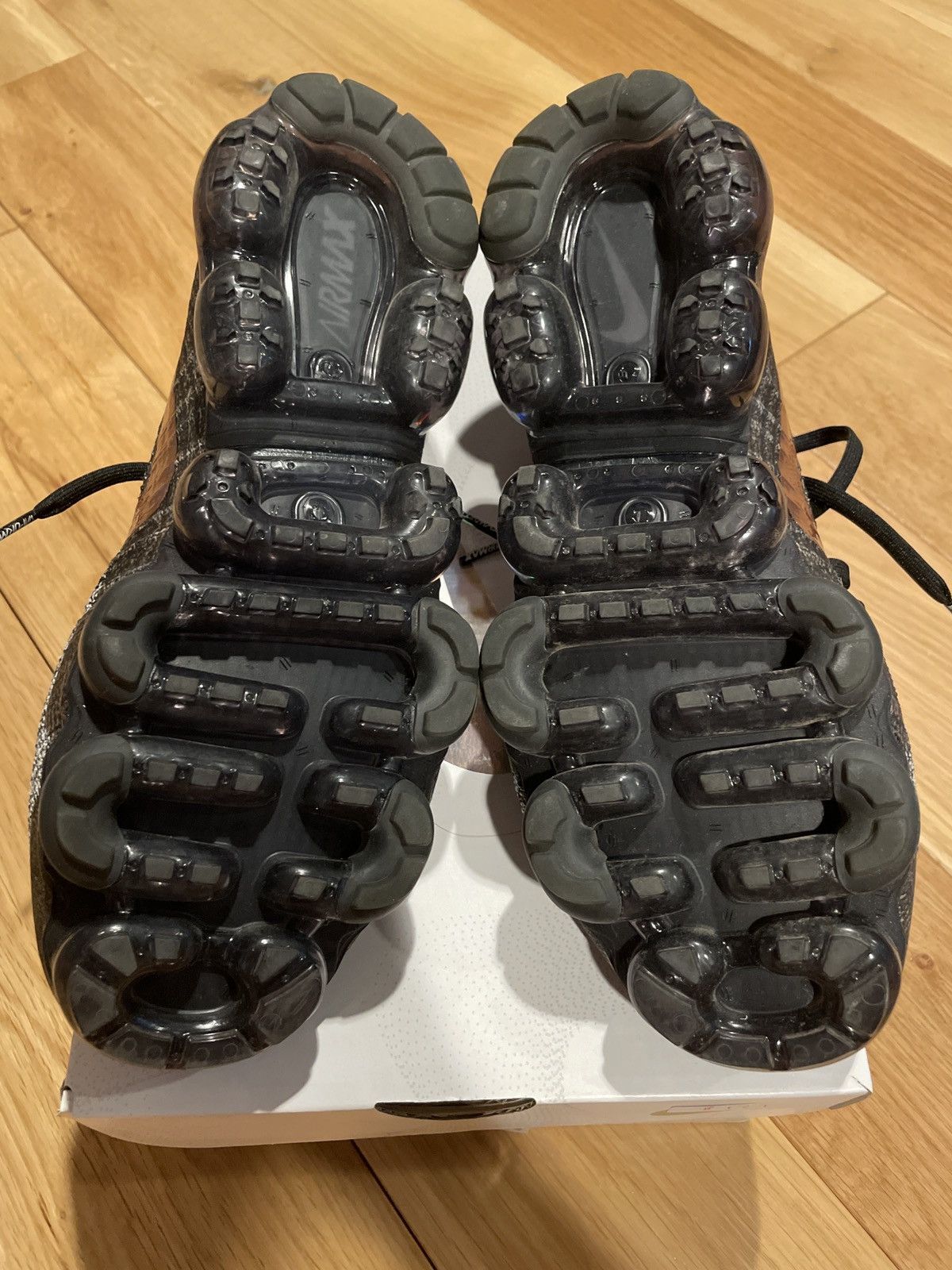 Vintage Nike Air VaporMax Explorer Dark RARE Size US 9 / EU 42 - 7 Thumbnail