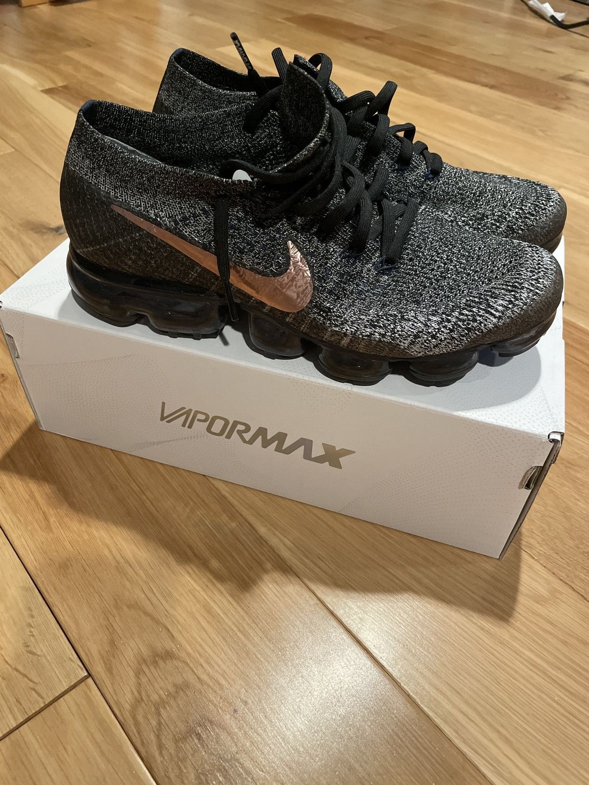 vapormax explorer dark
