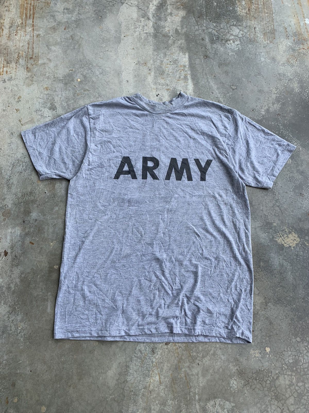 Vintage Vintage 90s US Army Tshirt Size US L / EU 52-54 / 3 - 1 Thumbnail