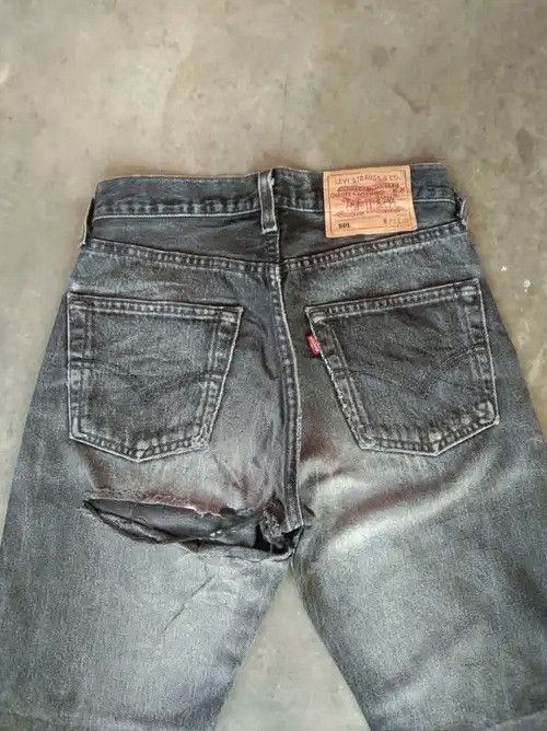 Levi's 90s Vintage Levi's 501 Made In USA Distressed Jeans 27x29 Size US 27 - 3 Thumbnail