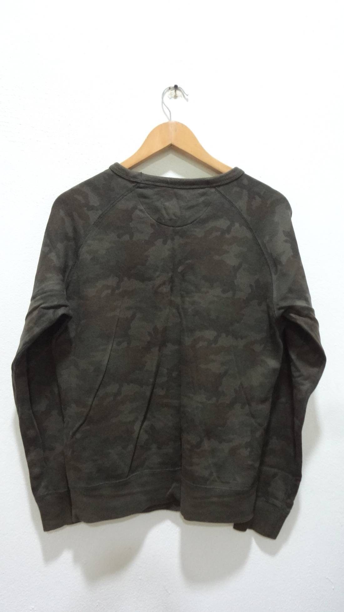 Japanese Brand × Uniqlo UNIQLO SWEATER UNIQLO JAPAN LIMITED CAMO Size US M / EU 48-50 / 2 - 2 Thumbnail