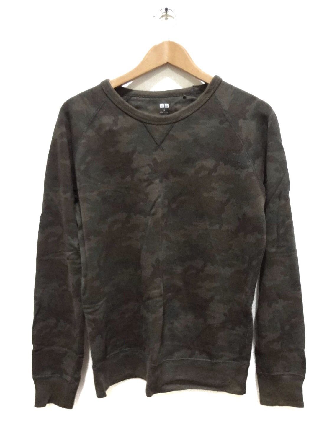 image of Uniqlo Sweater Uniqlo Japan Limited Camo, Men's (Size Medium)