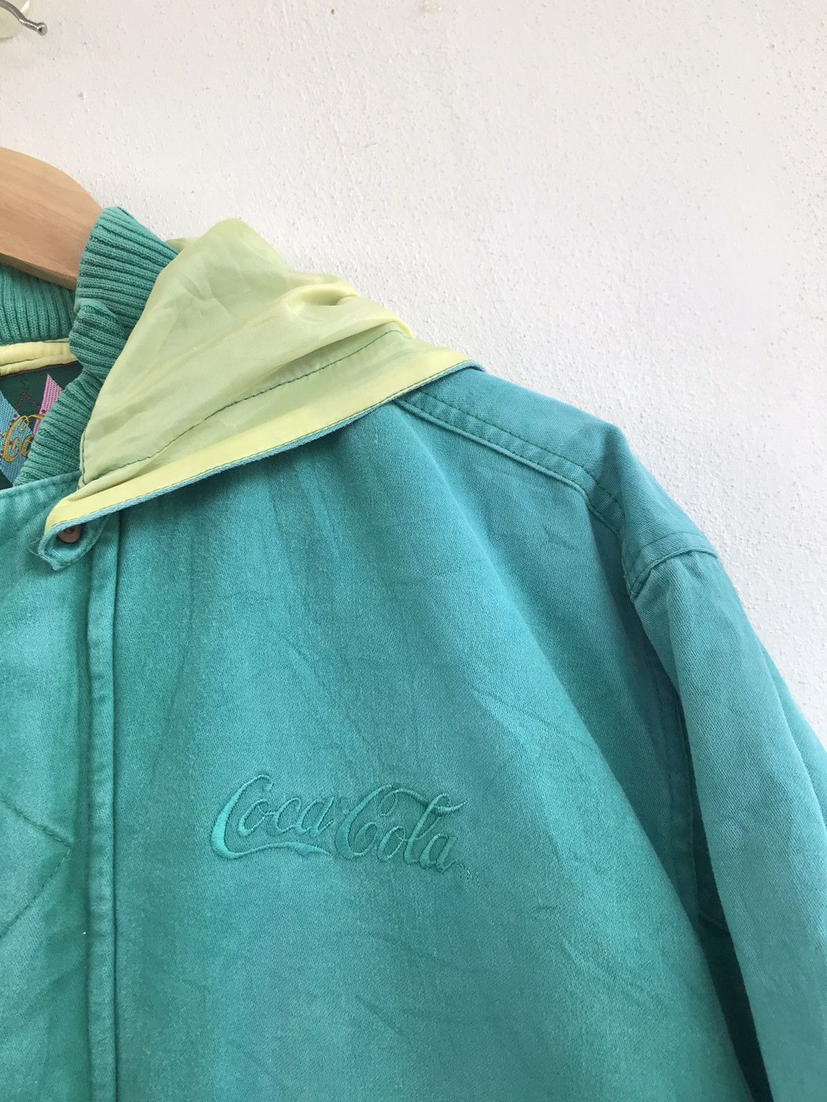 Coca Cola Vtg Coca Cola (coke) hooded bomber velvet jacket Size US M / EU 48-50 / 2 - 4 Thumbnail