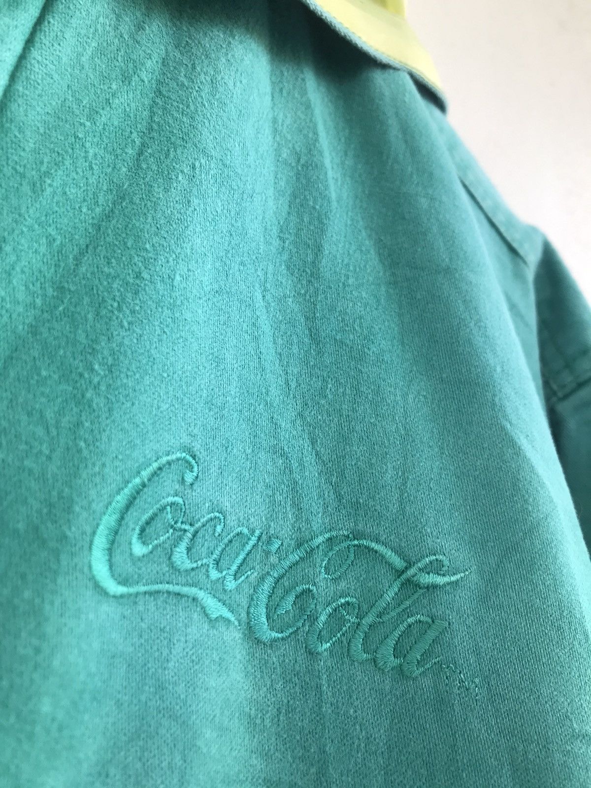 Coca Cola Vtg Coca Cola (coke) hooded bomber velvet jacket Size US M / EU 48-50 / 2 - 5 Thumbnail