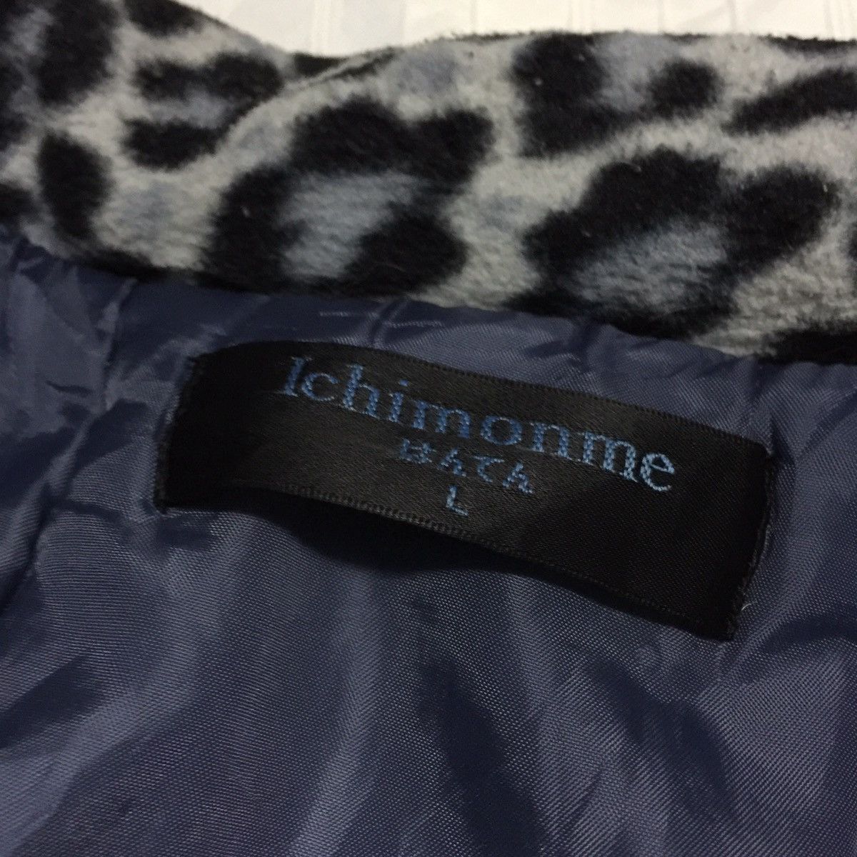 Japanese Brand Ichimonme Fleece Kimono White Leapord Design Size US L / EU 52-54 / 3 - 8 Thumbnail