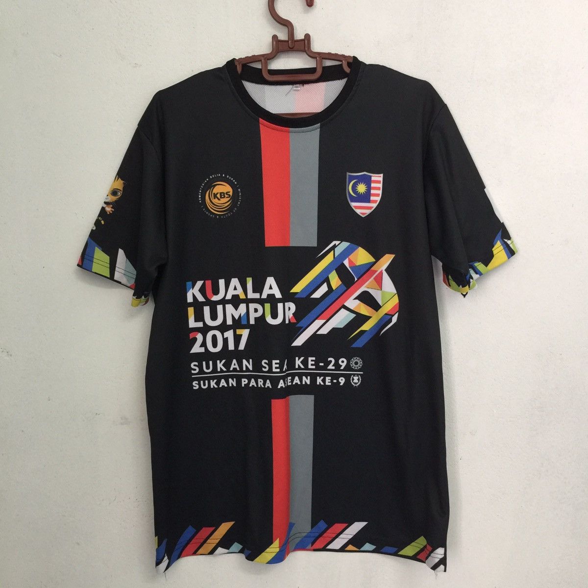 Other Colourful design tshirt size XL Size US XL / EU 56 / 4 - 1 Thumbnail