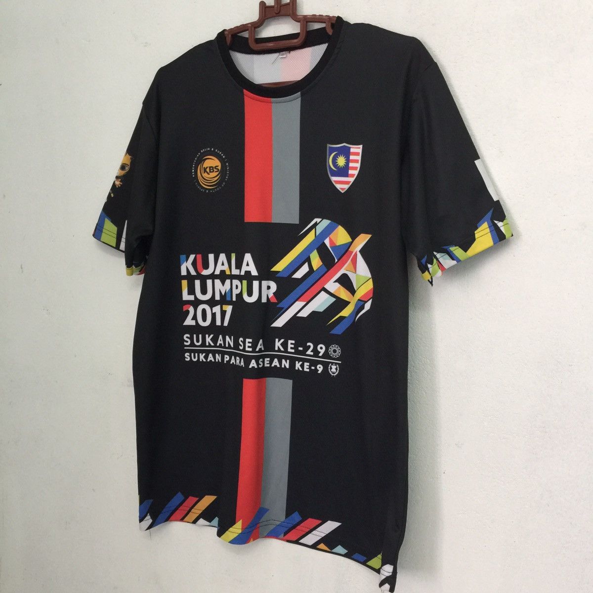 Other Colourful design tshirt size XL Size US XL / EU 56 / 4 - 2 Thumbnail