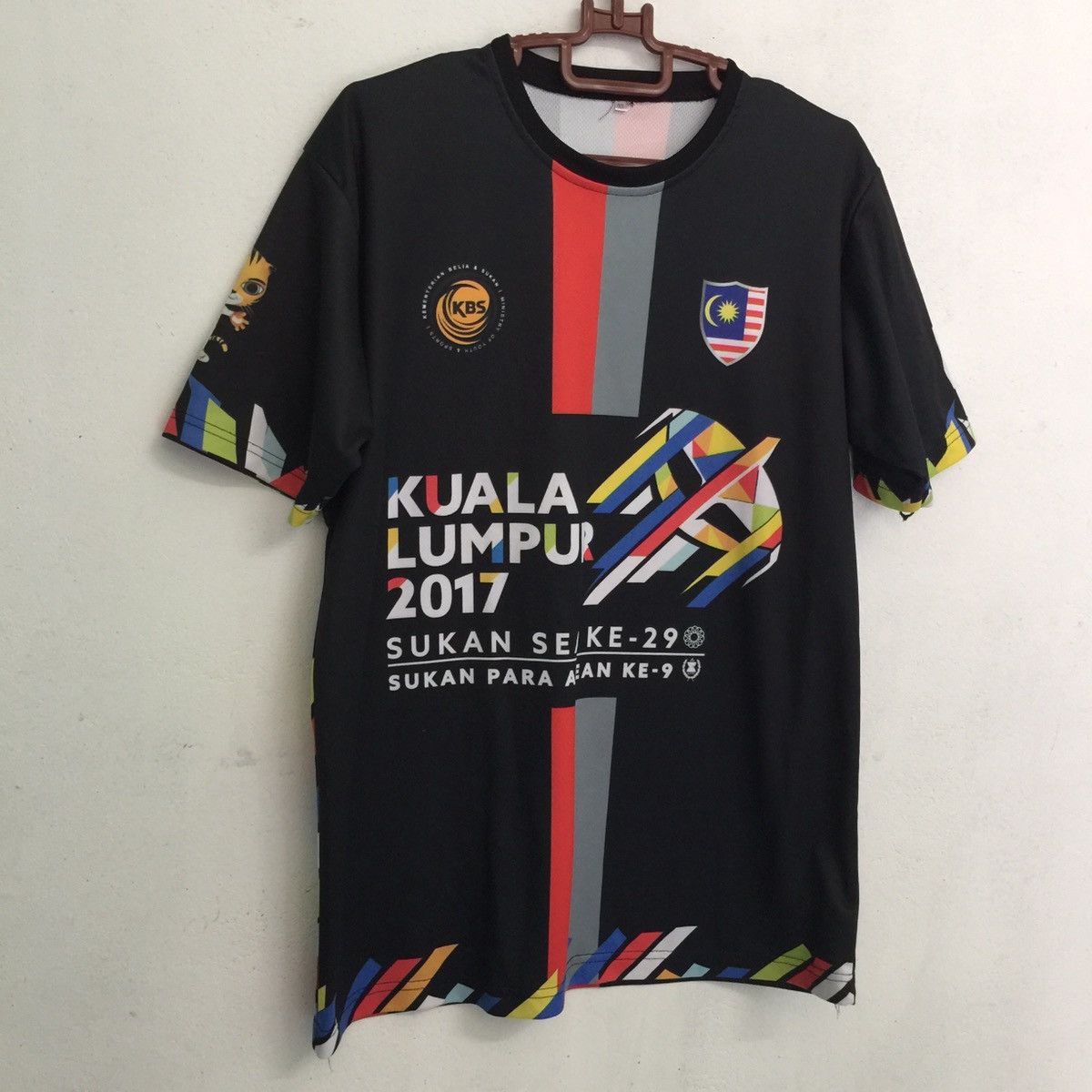Other Colourful design tshirt size XL Size US XL / EU 56 / 4 - 3 Thumbnail