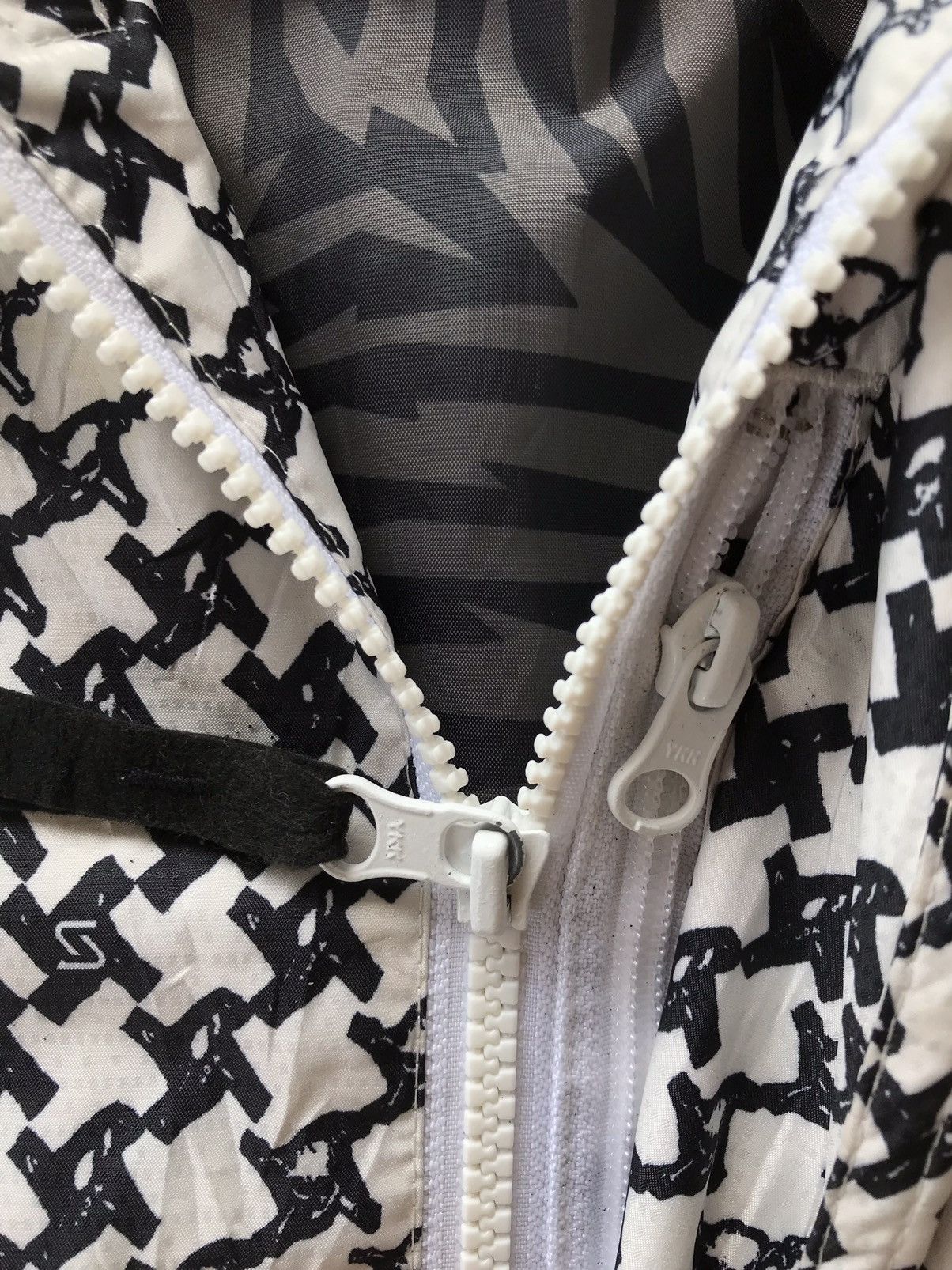 Japanese Brand Sims Snowboard Skulls Overprint Windbreaker Jacket Size US L / EU 52-54 / 3 - 12 Thumbnail